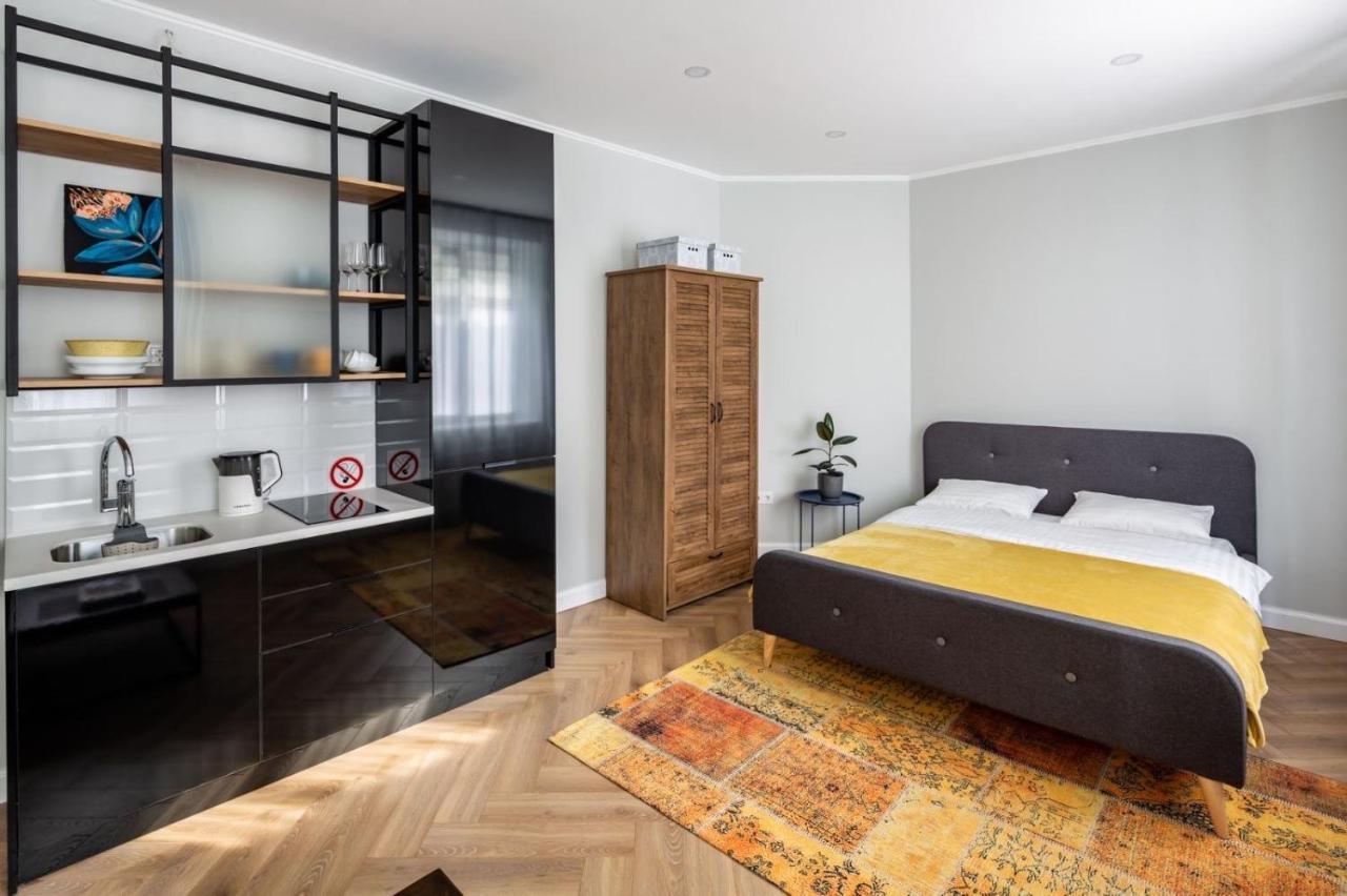 Братів Рогатинців 9/1 Lviv Bagian luar foto